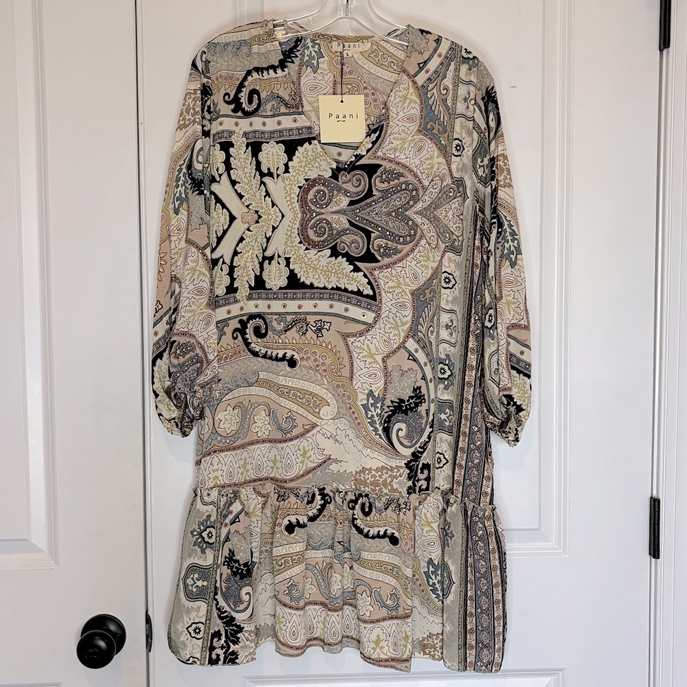 NWT Paani V-neck Long Sleeve Ruffle Hem Shift Boho Paisley Dress